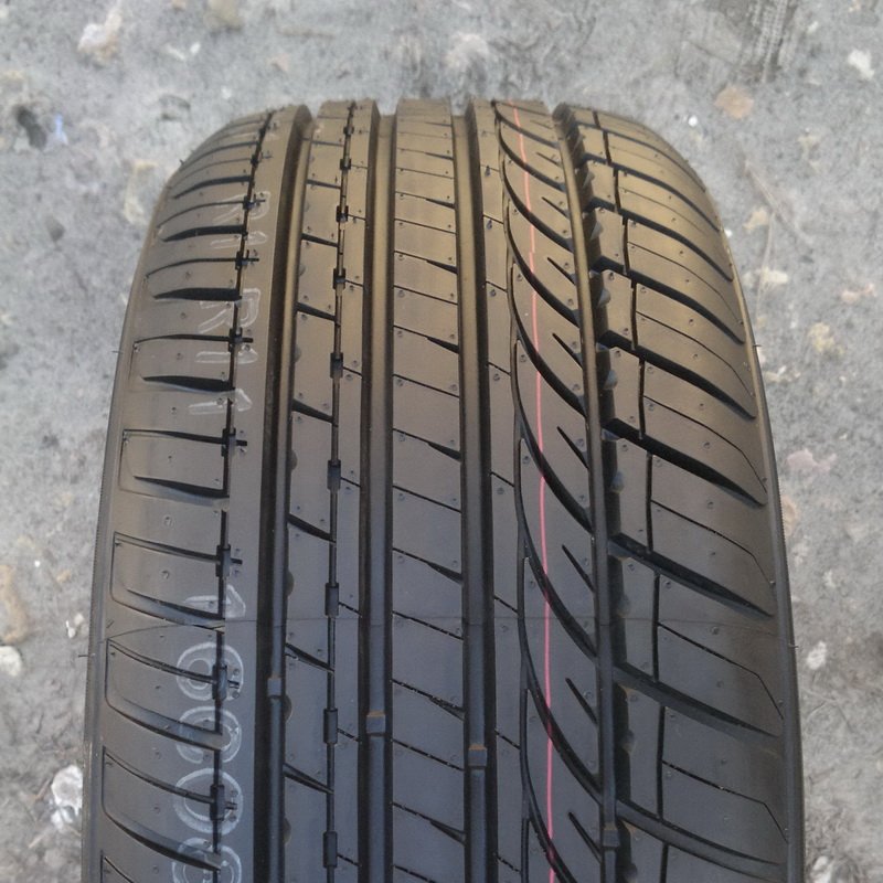 Headway HU901 235/45 R18 98W  